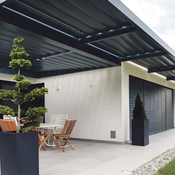 Benefits of installing a bioclimatic pergola in hot climates